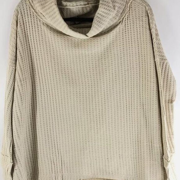 FREE PEOPLE Oversize Thermal Top Women Beige Juicy Split Back Boho Cottage NWT - Picture 6 of 6